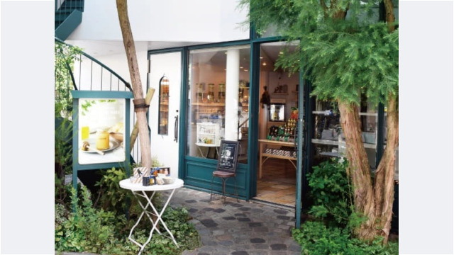 OISHII YO L'Abeille exterior, a honey product shop, in Ogikubo.